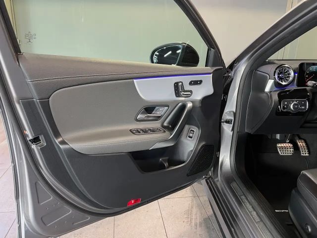 Mercedes-Benz A 250 A 250 e AMG Line