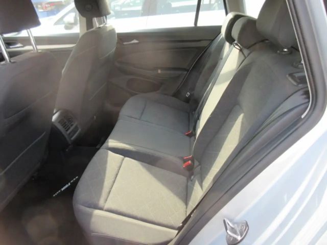 Volkswagen Golf 1.5 eTSI DSG Life Variant