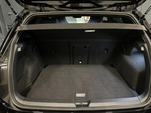 Volkswagen Golf 1.5 eTSI DSG Plus R-Line