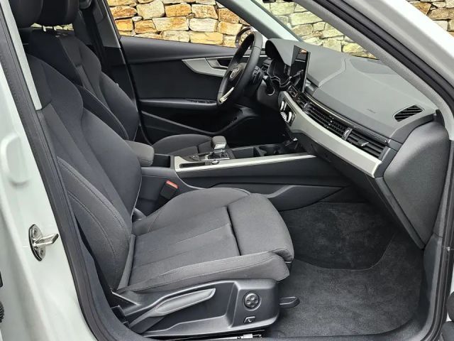 Audi A4 40 TDI Avant S-Line