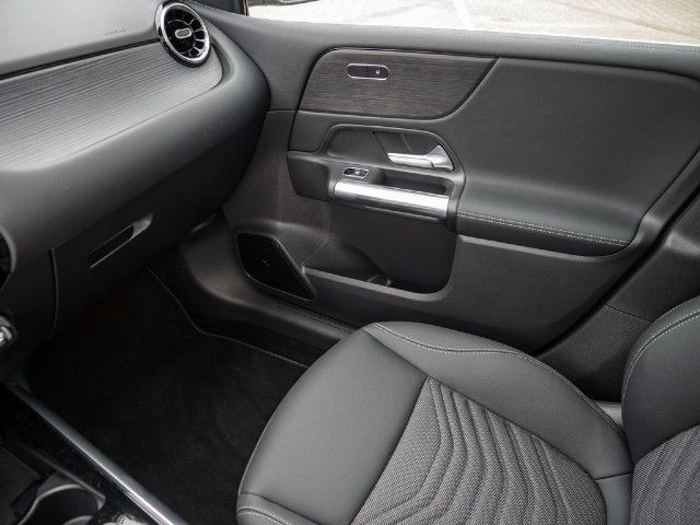 Mercedes-Benz B 180 Sedan