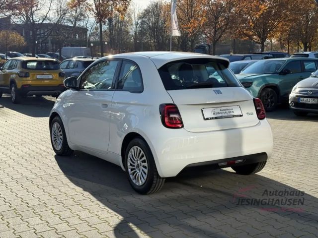 Fiat 500e +Klimaaut.+Tempomat+Spurhalte.+Schildererkennung