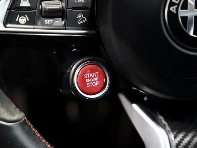 Alfa Romeo Stelvio Carbon Q4 Quadrifoglio