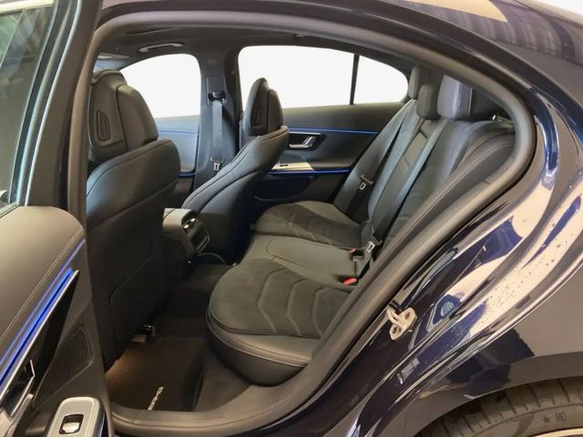 Mercedes-Benz E 200 Sedan