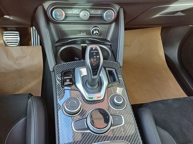Alfa Romeo Stelvio AT8 Q4 Quadrifoglio Turbo