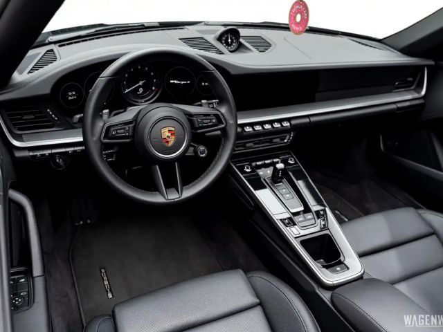 Porsche 992 4 Cabrio Targa