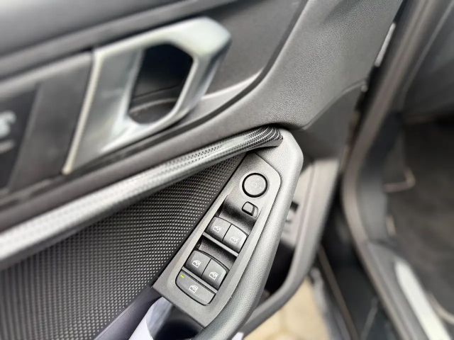 BMW 118 118i Sedan Sport Line