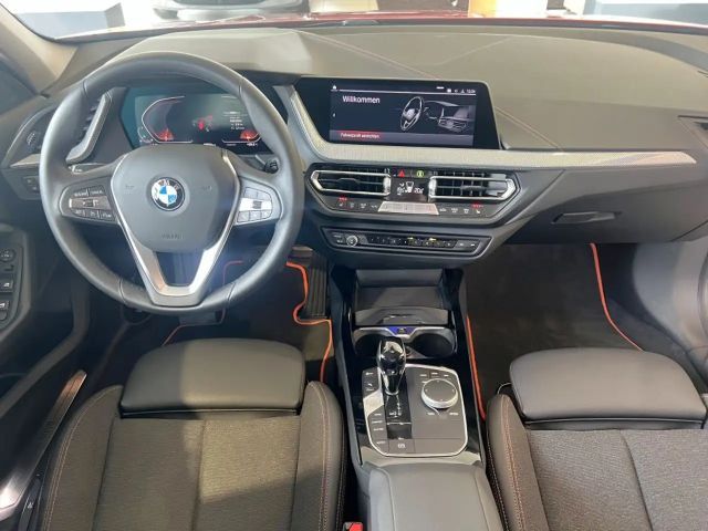 BMW 118 118i Sedan Sport Line