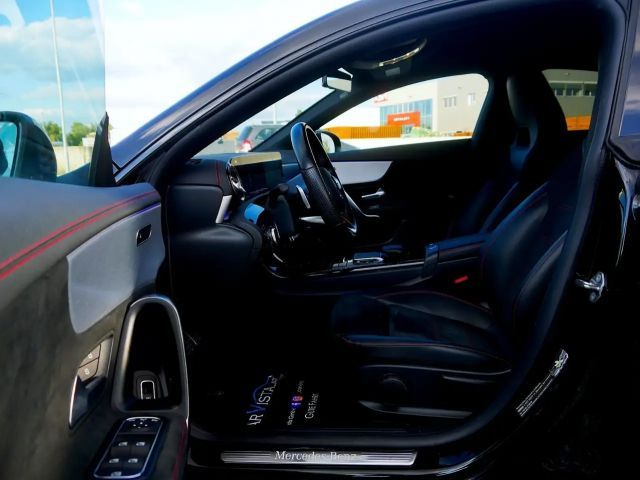 Mercedes-Benz CLA 200 AMG Line Coupé