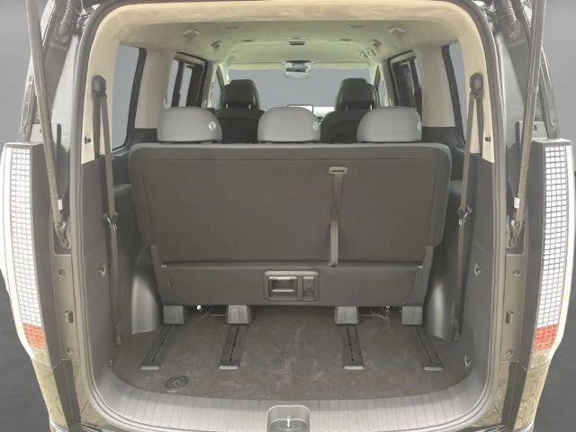 Hyundai Staria Signature
