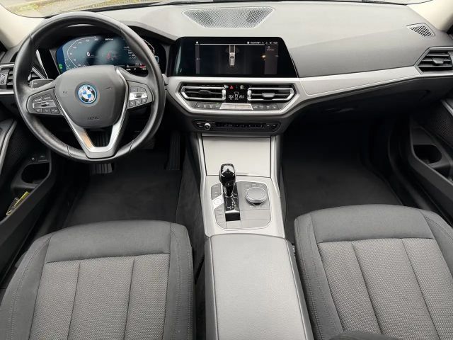 BMW 320 320e Touring