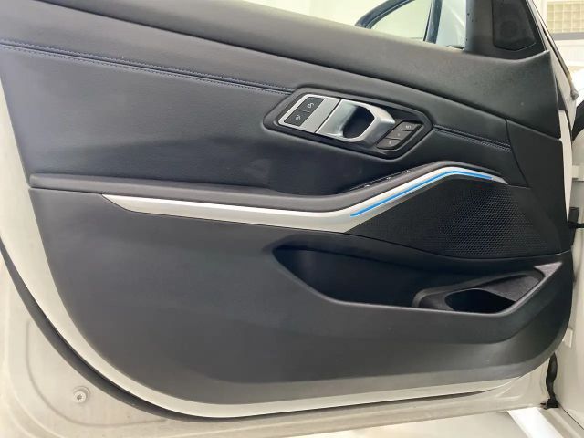 BMW 330 330i M-Sport Sedan xDrive