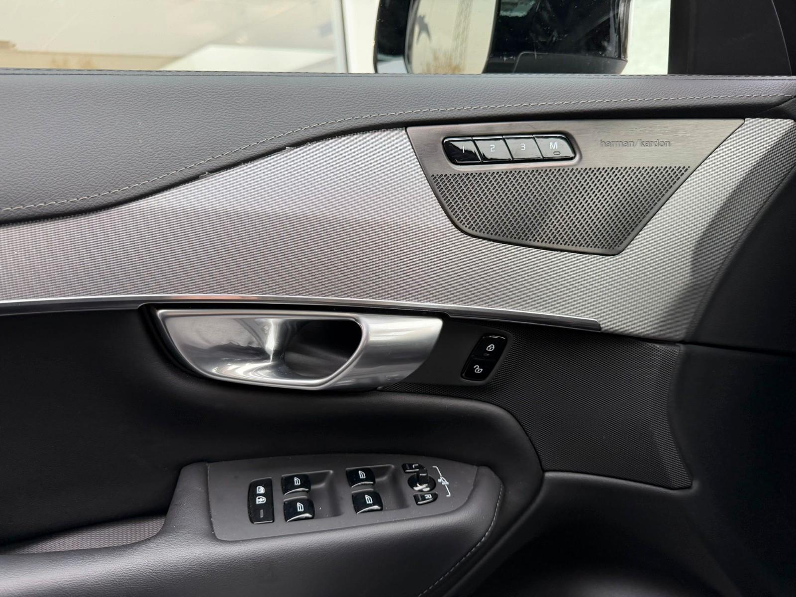 Volvo XC90 AWD Dark Plus Recharge T8