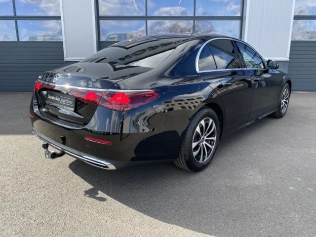 Mercedes-Benz E 200 AVANTGARDE Sedan