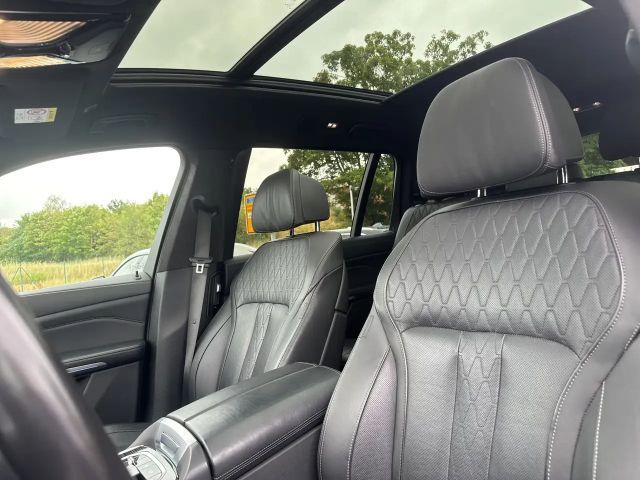BMW X7 M50i