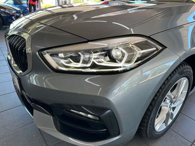 BMW 118 118i Sedan Sport Line