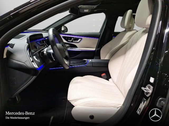 Mercedes-Benz E 200 AMG Line Sedan