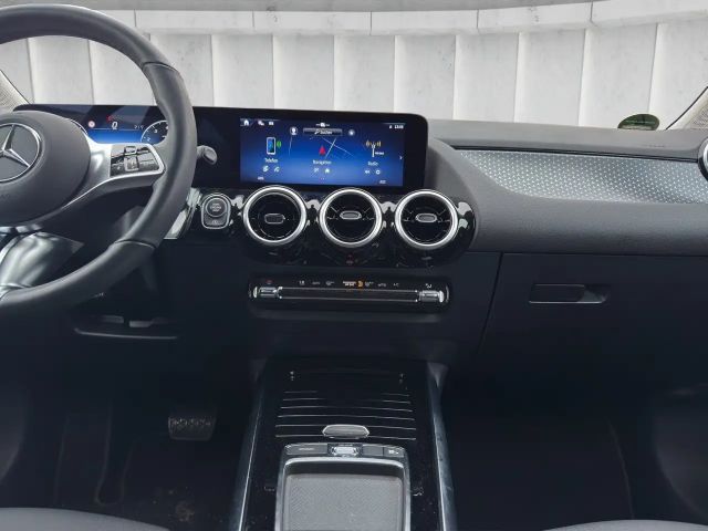 Mercedes-Benz B 200 Progressive Sedan