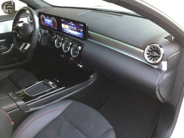 Mercedes-Benz A 200 AMG Line Premium