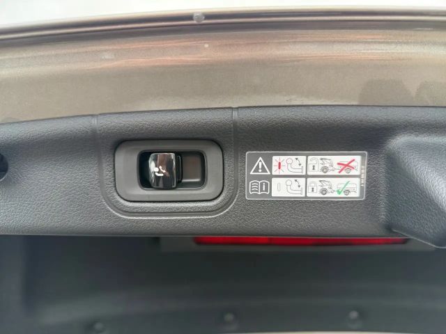 Mercedes-Benz C 220 AMG Line C 220 d Sedan