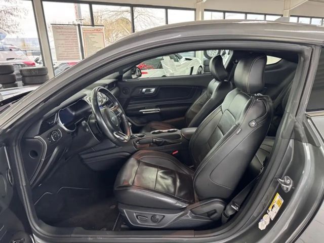 Ford Mustang Fastback GT 5.0 V8