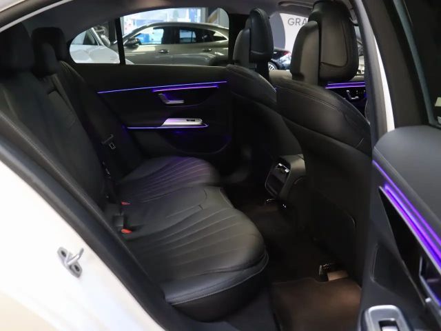 Mercedes-Benz E 200 AVANTGARDE Sedan