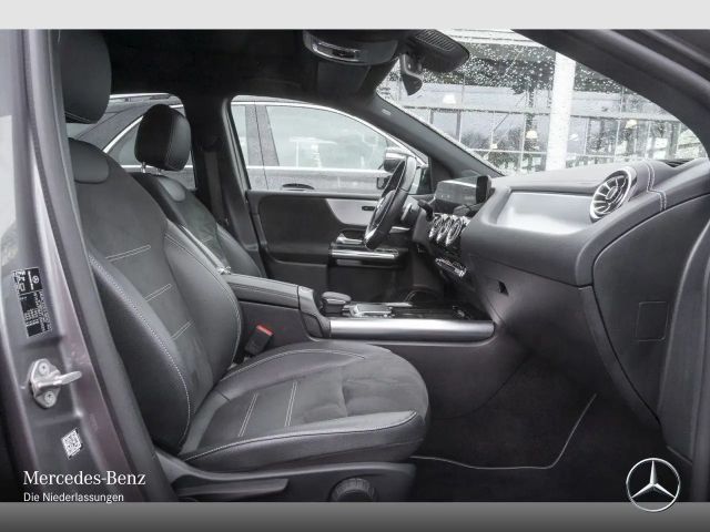 Mercedes-Benz B 180 AMG Line Sedan