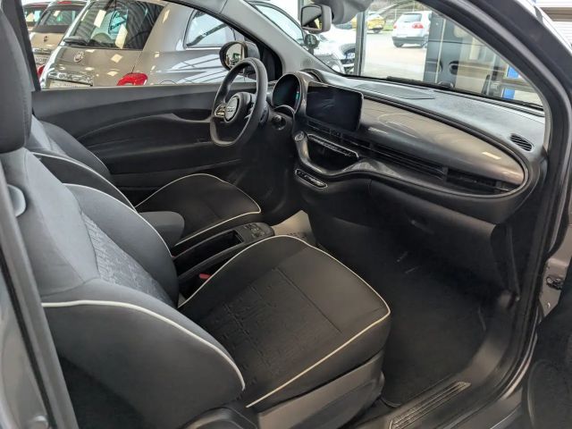 Fiat 500e 42kWh, Komfort+Style-Paket, Garantie
