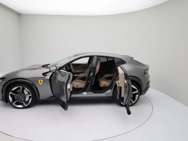 Ferrari Purosangue - FERRARI HAMBURG