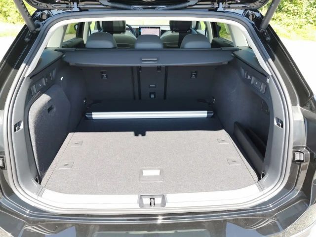 Volkswagen Passat 1.5 eTSI Business Variant