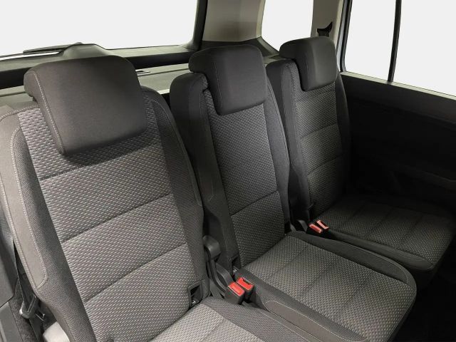 Volkswagen Touran 1.5 TSI R-Line