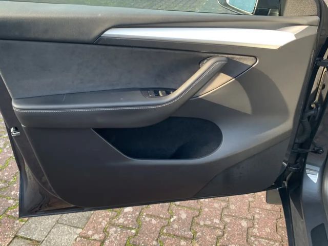 Tesla Model Y AWD Long Range