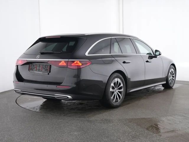 Mercedes-Benz E 220 AVANTGARDE