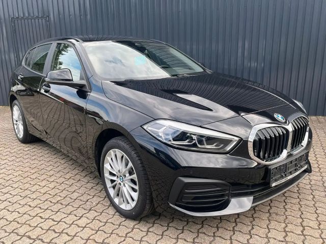 BMW 118 118i 5-deurs Sedan