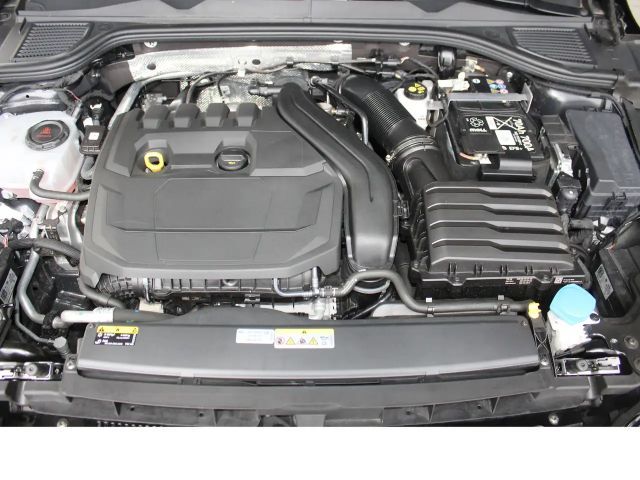 Volkswagen Golf 1.5 eTSI DSG R-Line