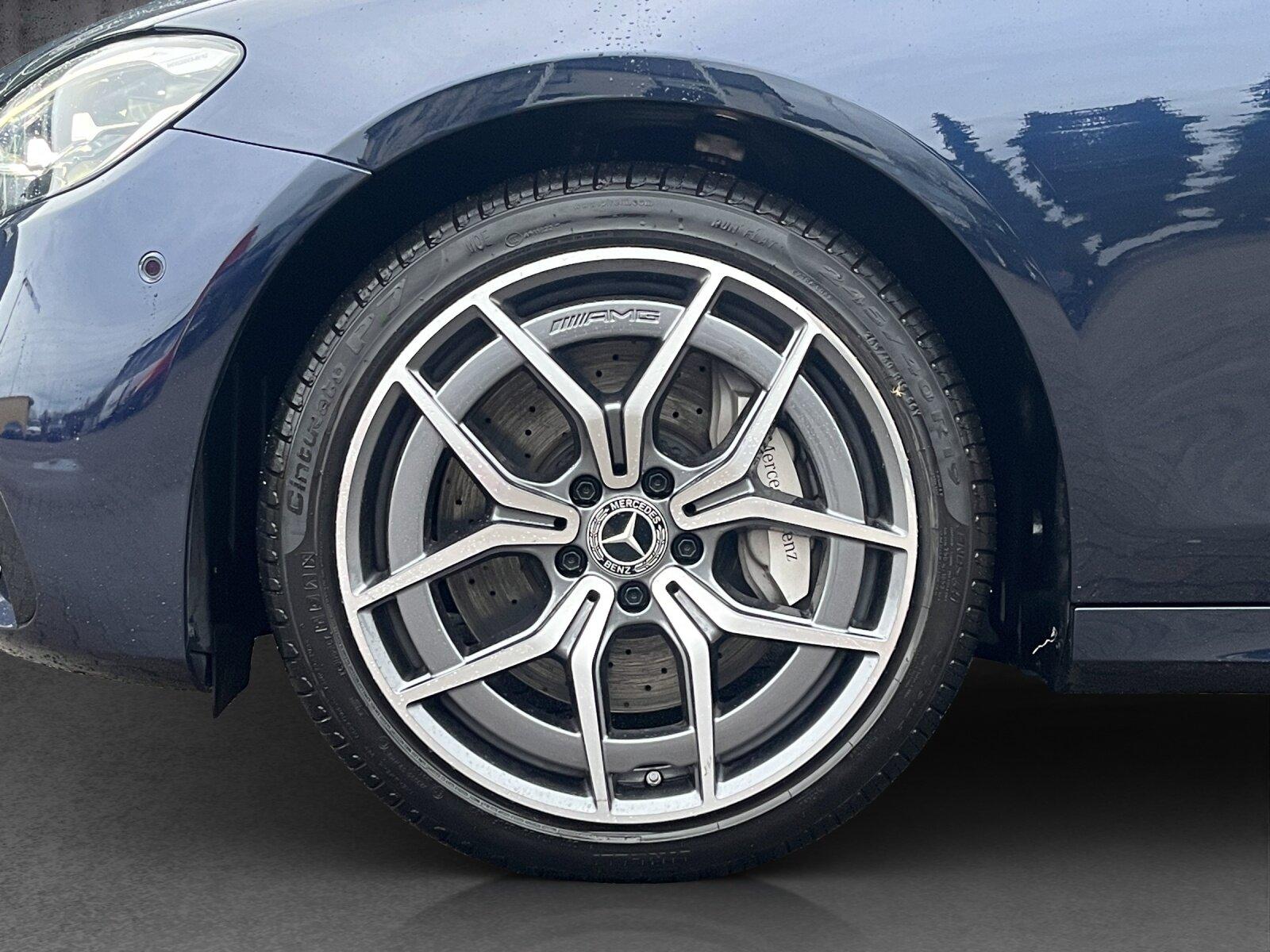 Mercedes-Benz E 300 AMG Line Sedan