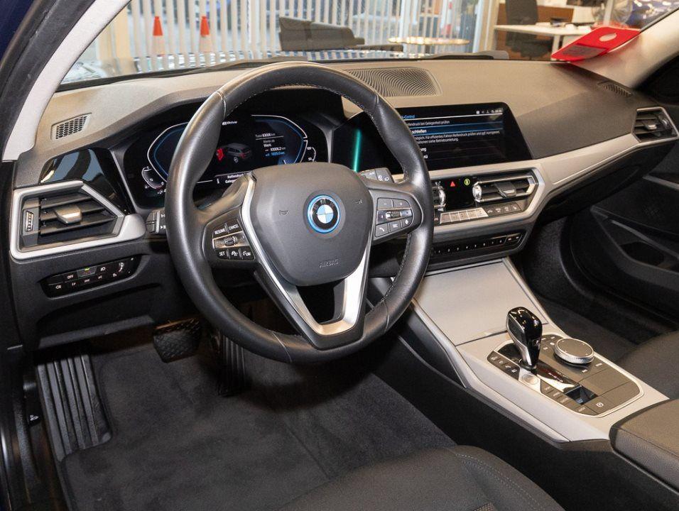 BMW 330 330e Touring