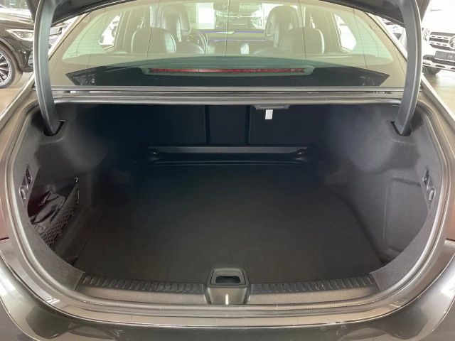 Mercedes-Benz E 220 AVANTGARDE E 220 d Sedan