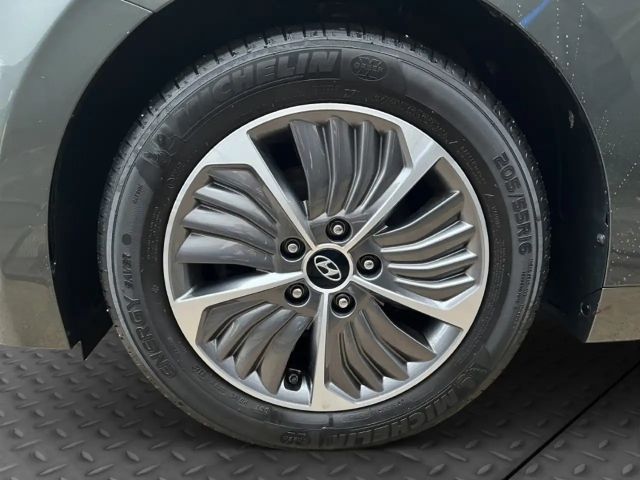 Hyundai Ioniq Hybrid Plug-in Style