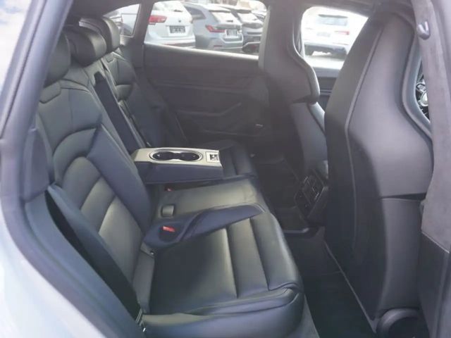 Porsche Taycan Cross Turismo Turbo