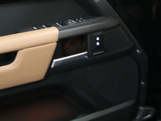 Land Rover Defender 110 D300 Dynamic HSE