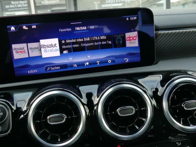 Mercedes-Benz CLA 180 Progressive Sedan