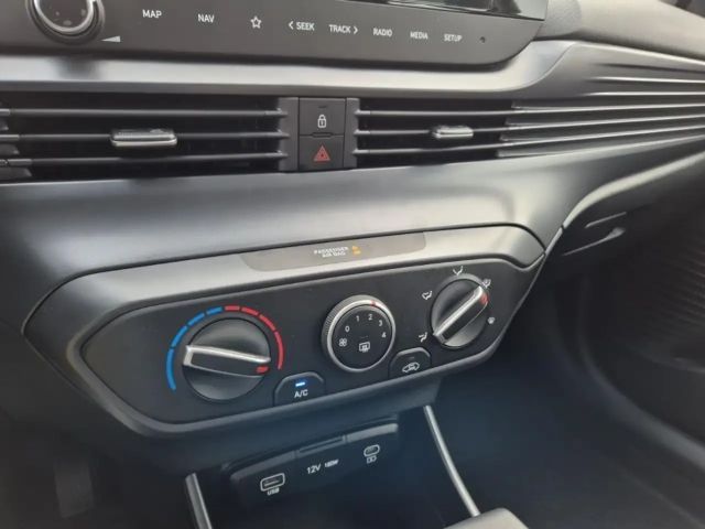 Hyundai i20 SITZHEIZUNG+NAVI+KLIMA+LENKRADHEIZ+RÜCKFAHRKAM.