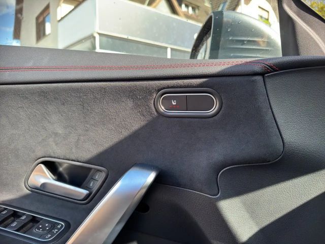 Mercedes-Benz CLA 180 AMG Line