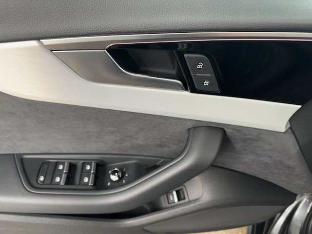 Audi A4 40 TFSI Avant Quattro S-Line S-Tronic