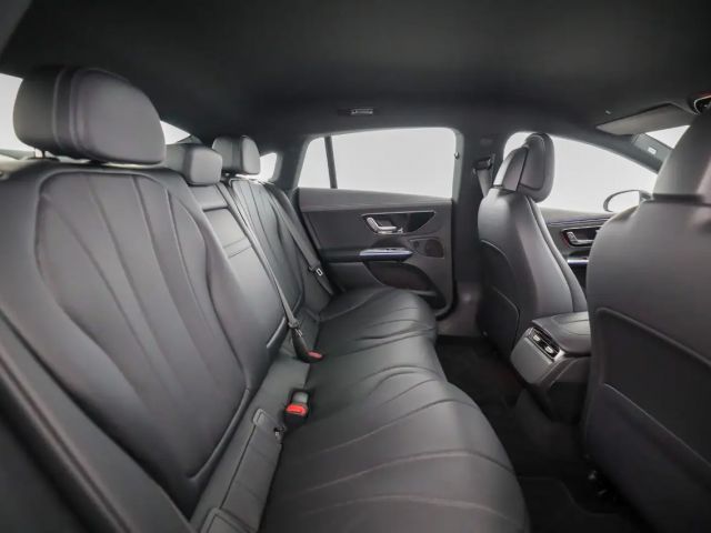 Mercedes-Benz EQE 300 Sedan