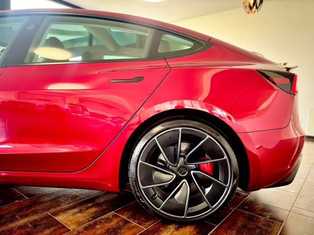 Tesla Model 3 Performance