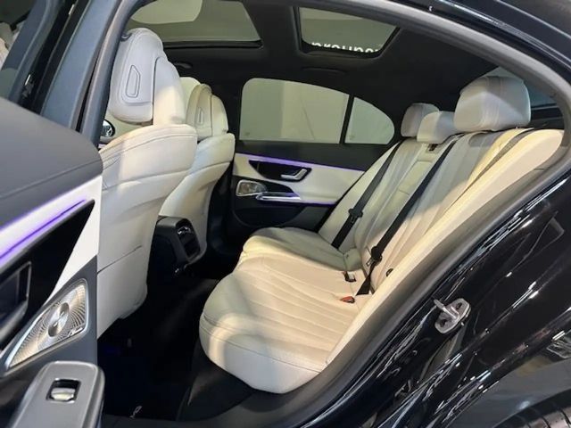 Mercedes-Benz E 200 AMG Line Sedan