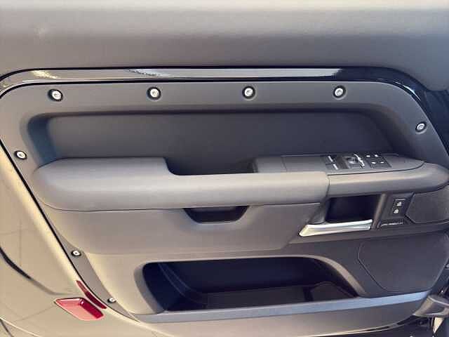 Land Rover Defender 90 Dynamic SE