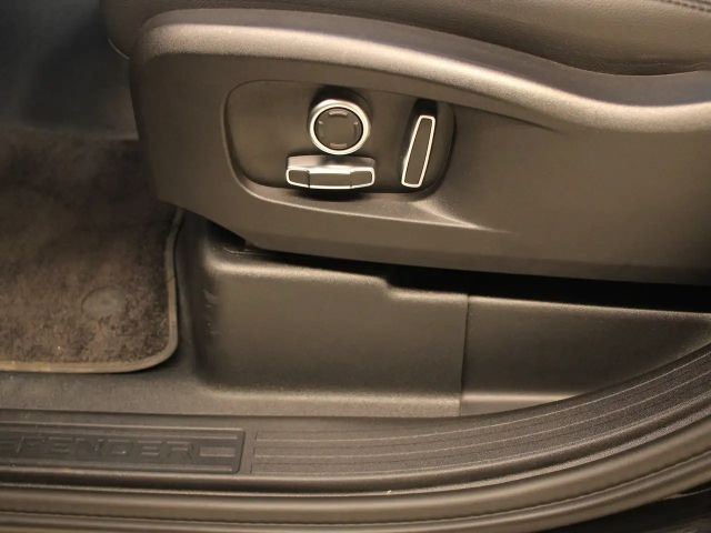 Land Rover Defender D300 SE